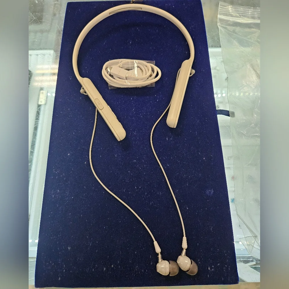 Sony White Wireless Headset with Adjustable Fit